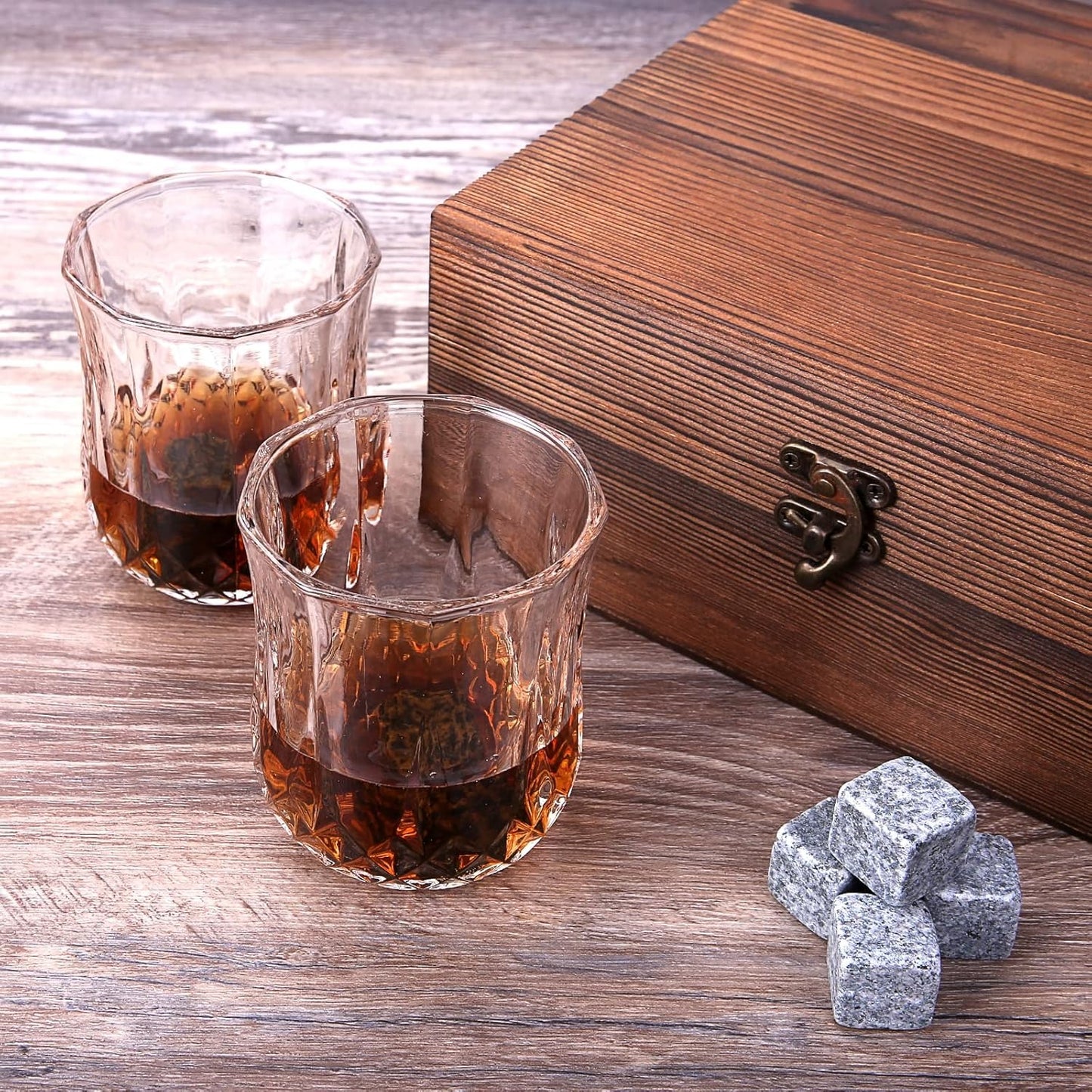 JUEGO DE VASOS DE WHISKY 🥃 CON PIEDRAS ENFRIADORAS ❄️ – ELEGANCIA 🎩 Y SABOR 😋 EN CADA COPA 🍷