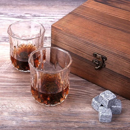 JUEGO DE VASOS DE WHISKY 🥃 CON PIEDRAS ENFRIADORAS ❄️ – ELEGANCIA 🎩 Y SABOR 😋 EN CADA COPA 🍷
