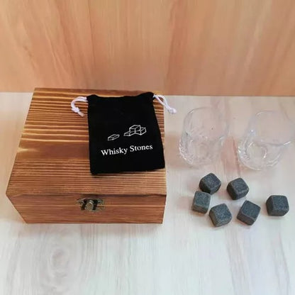 JUEGO DE VASOS DE WHISKY 🥃 CON PIEDRAS ENFRIADORAS ❄️ – ELEGANCIA 🎩 Y SABOR 😋 EN CADA COPA 🍷