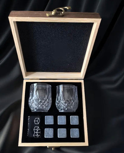 JUEGO DE VASOS DE WHISKY 🥃 CON PIEDRAS ENFRIADORAS ❄️ – ELEGANCIA 🎩 Y SABOR 😋 EN CADA COPA 🍷