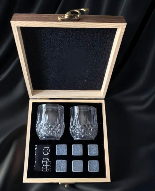 JUEGO DE VASOS DE WHISKY 🥃 CON PIEDRAS ENFRIADORAS ❄️ – ELEGANCIA 🎩 Y SABOR 😋 EN CADA COPA 🍷